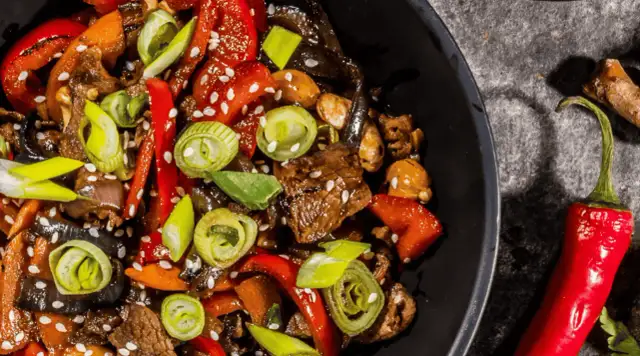Wieprzowina po syczuańsku – prosty przepis na pyszne danie z Chin