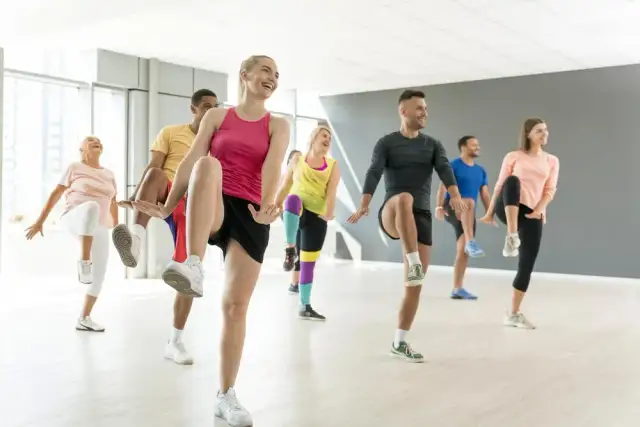 Ile kcal spala dance cardio? Odkryj efektywność treningu tanecznego
