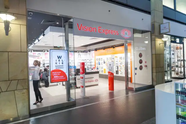 Zarobki optyka w Vision Express: Ile naprawdę zarobisz?