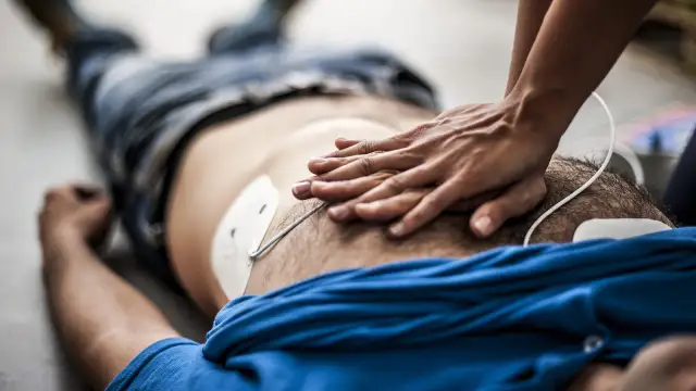 Obowiązek pierwszej pomocy w Polsce: Kiedy musisz pomóc, a kiedy nie?