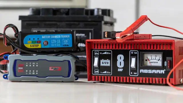 Jaki prostownik do motocykla - uniknij złego wyboru i przeładowania