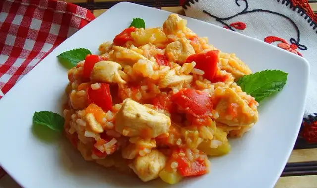 Ile kalorii ma risotto z kurczakiem i warzywami? Zaskakujące wartości!