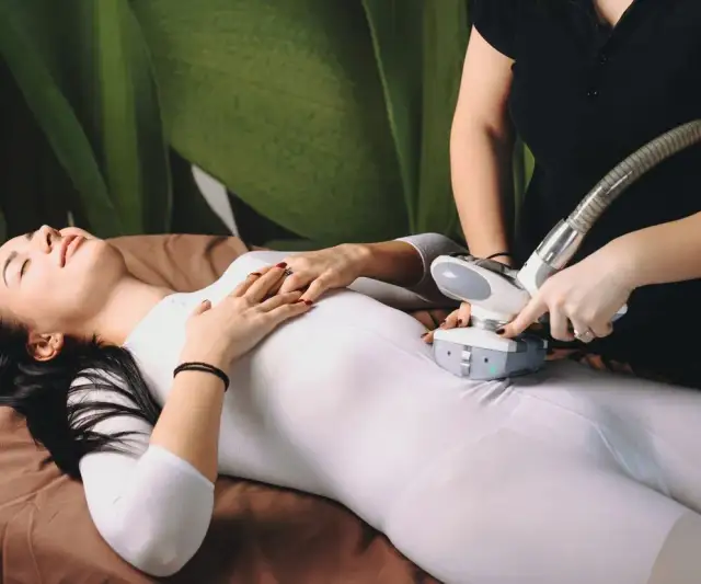 Endermologia: dla kogo? Wskazania, przeciwwskazania i efekty.