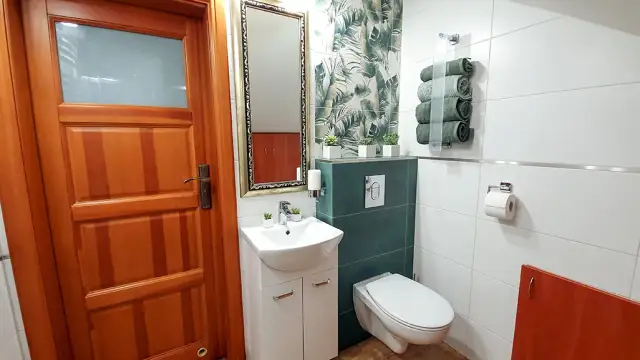 Jak ozdobić łazienkę: 10 kreatywnych pomysłów na metamorfozę