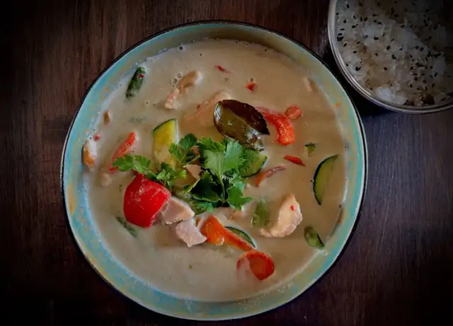 Które curry jest najłagodniejsze? Odkryj smaki bez ostrości!