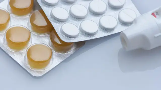 Jak przewozić leki w bagażu podręcznym i uniknąć problemów w podróży