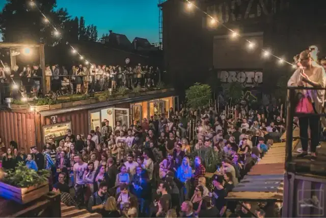 Gdzie można potańczyć w Gdańsku po 40? Odkryj najlepsze miejsca