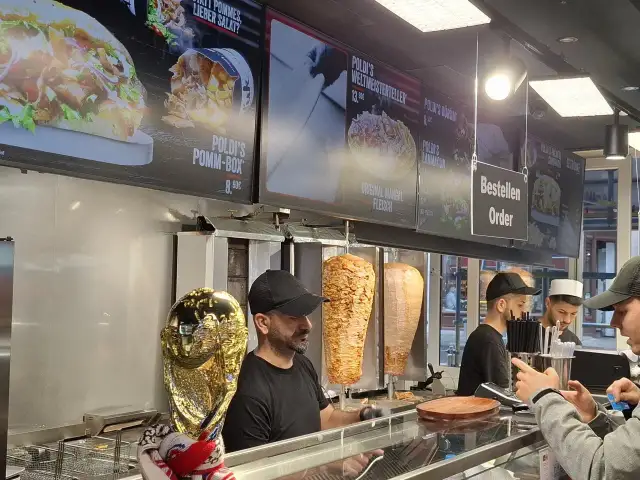 Kebab Podolskiego: Gdzie kupić? Adres, menu i opinie