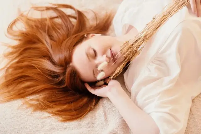 Joga nidra co to: jak ta technika medytacyjna zmienia życie