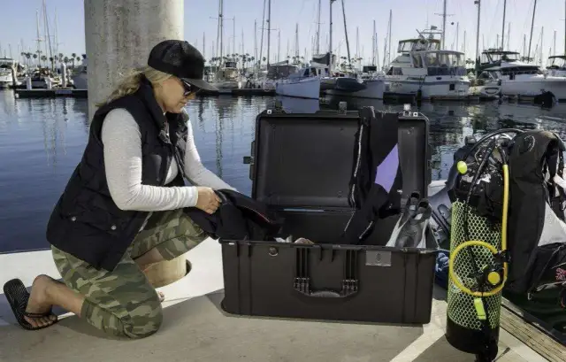 Walizka ABS czy poliwęglan - który wybór uchroni przed uszkodzeniem?