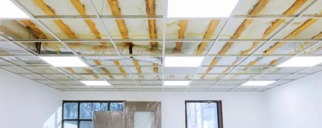 Jak zrobić podwieszany sufit w salonie: 8 kroków do sukcesu