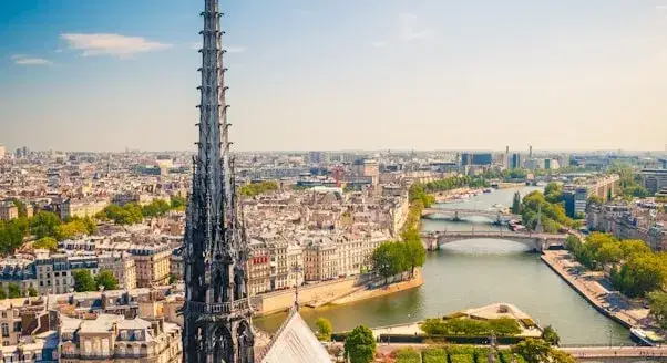 Kiedy najlepiej jechać do Paryża, aby uniknąć tłumów i cieszyć się pogodą