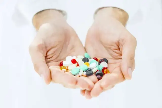 Czy suplementy diety są szkodliwe? Odkryj niebezpieczeństwa dla zdrowia