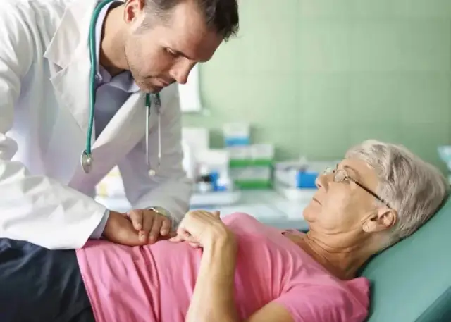 Skuteczne sposoby na zatwardzenie u starszej osoby - zmień to dziś!