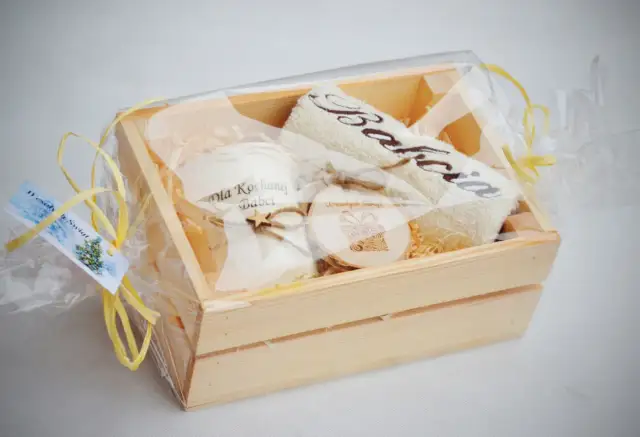 Pomysły na prezenty dla babci pod choinkę, które ją zachwycą