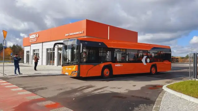 Jak dojadę Ostrowiec Świętokrzyski? Najlepsze opcje transportu i rozkłady