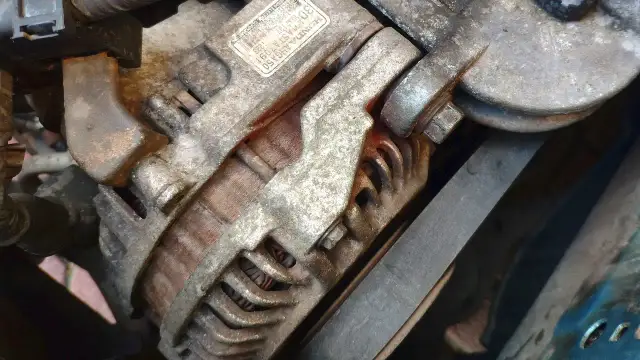 Jak naciągnąć pasek alternatora Honda Civic, aby uniknąć problemów