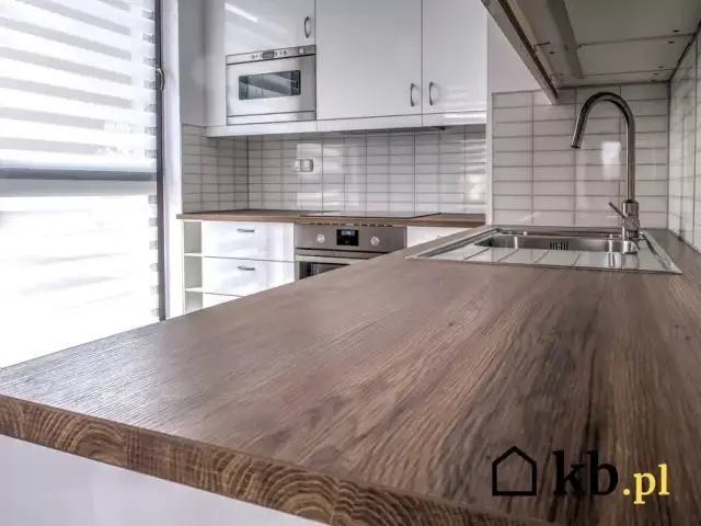 Ile kosztuje blat kuchenny? Ceny materiałów i ukryte koszty