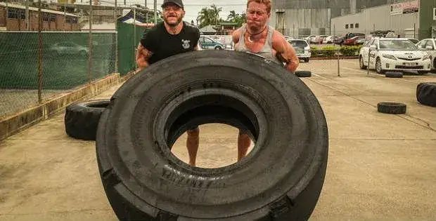 Ile waży opona od traktora? Wagi, balast, bezpieczeństwo!