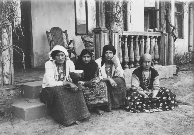 Uroda kobiet romskich: sekrety cyganek, które hipnotyzują