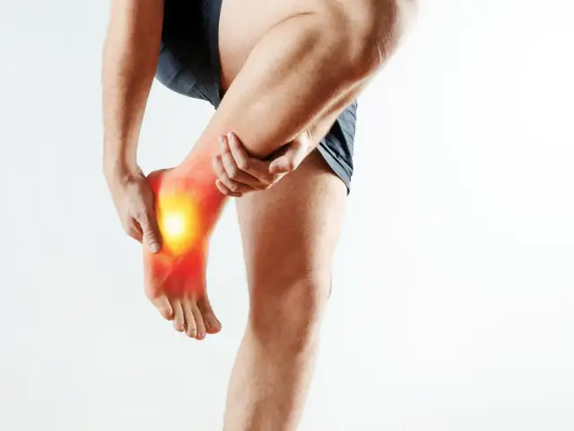 Co to jest skręcenie? Objawy, przyczyny i skuteczne leczenie