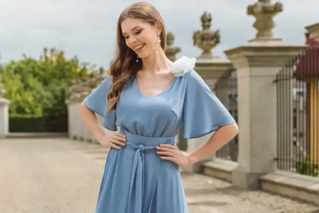 Elegancka sukienka na wesele w ciąży? Komfort i styl dla mamy