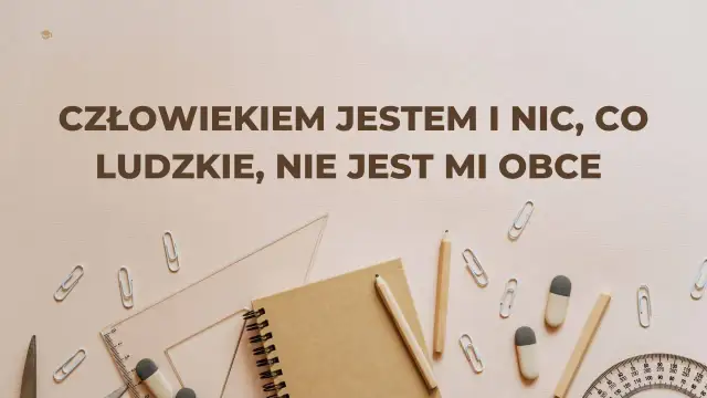 Narzędzia biurowe i cytat: "Człowiekiem jestem i nic, co ludzkie, nie jest mi obce".