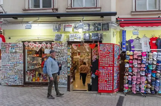 Ile naprawdę kosztują pamiątki w Chorwacji? Sprawdź, jak nie przepłacić!