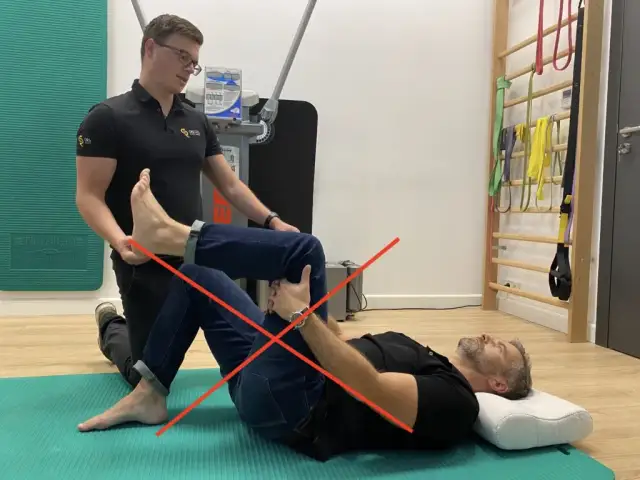 Kto leczy rwę kulszową? Poznaj specjalistów i skuteczne metody leczenia