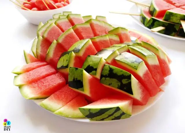 Jak pokroić arbuza dla gości? Estetycznie, praktycznie i bez bałaganu