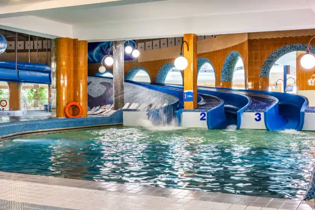 Tropikana Mikołajki: Atrakcje, Ceny i Godziny Otwarcia Aquaparku