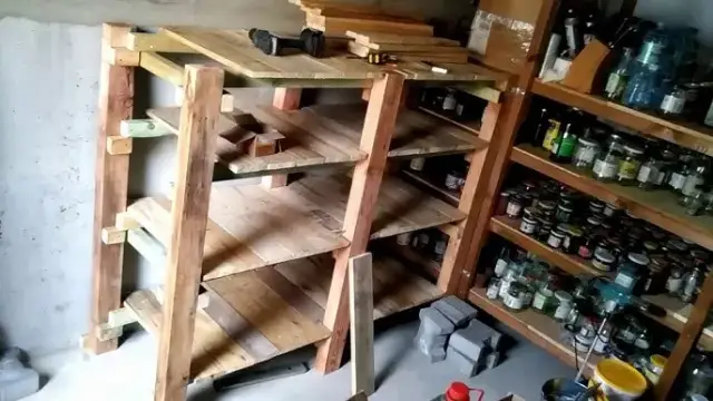 Jak zrobić regał drewniany do garażu - proste kroki i porady