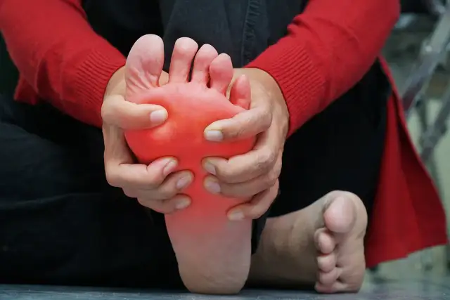 Jakiego lekarza wybrać przy entezopatii, aby uniknąć bólu?