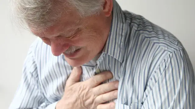 Ból w klatce piersiowej ze stresu? Nerwica serca czy zawał? Odróżnij!