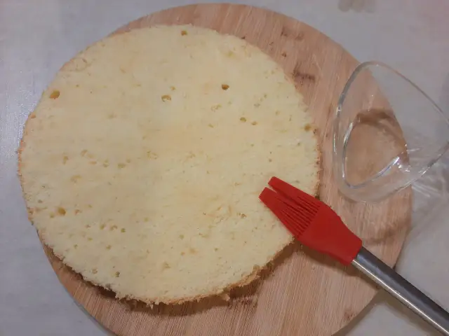 Poncze do tortu: Przepisy i sekrety idealnego nasączania