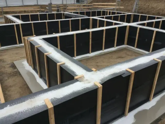 Jaką papę na fundament wybrać, aby uniknąć kosztownych napraw?