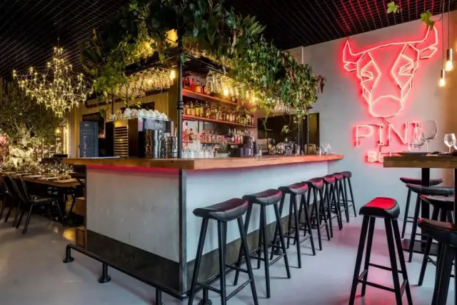 PINI Grill & Delikatesy - Najlepsze steki i włoskie przysmaki w Polsce