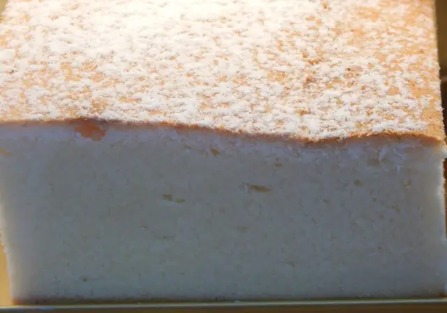 Jak długo piec sernik bez spodu, aby był idealnie puszysty?