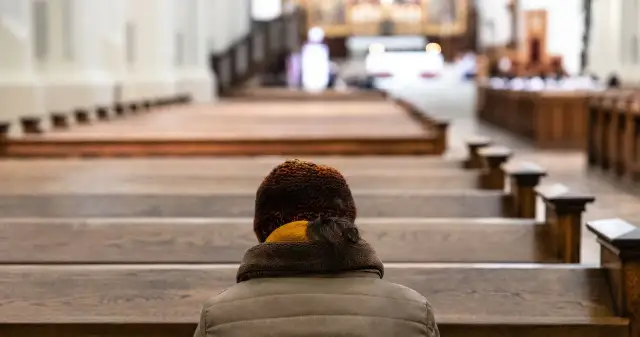 Ile procent Polaków chodzi do kościoła? Zaskakujące statystyki