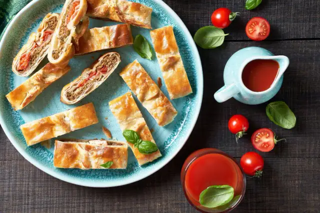 Co zrobić z sosem bolognese? 10 pomysłów na pyszne dania