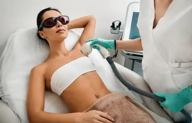 Epilacja laserowa: Co to, jak działa i czy warto? Kompletny przewodnik