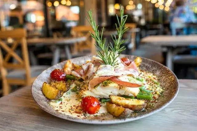 Tam Gdzie Zawsze Łeba: Opinie, menu, atmosfera. Czy warto zjeść?