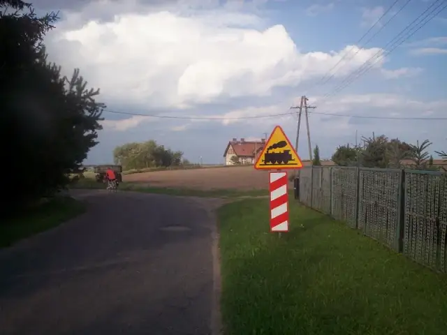Znak przejazdu kolejowego bez zapór: zasady i bezpieczeństwo