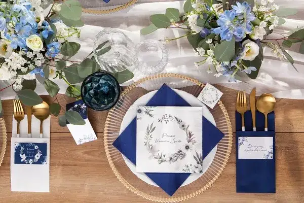 Elegancki stół komunijny dla chłopca: Trendy 2025 i inspiracje