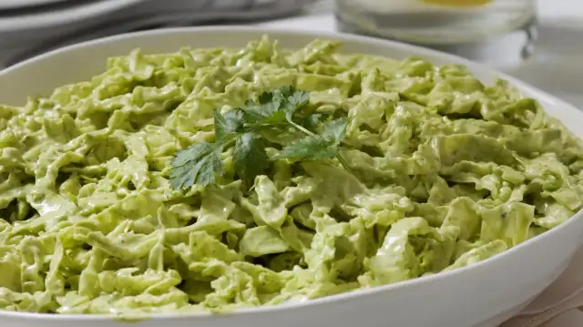 Green Goddess Salat: So wird der TikTok-Trend perfekt!