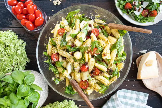 Salat mit Pesto: Schnelle Rezepte & Tipps für perfekten Genuss