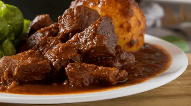 Jak zrobić sos z mięsa wieprzowego, aby zachwycić każdego gościa