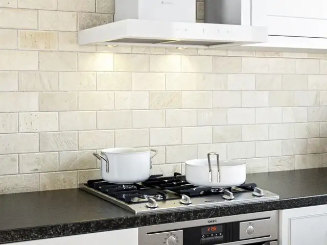 Jaki okap do kuchenki gazowej w bloku, aby uniknąć problemów z wentylacją?