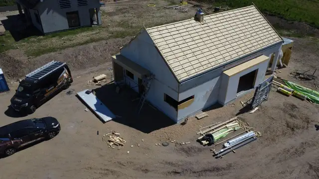 Jak ocieplić dom drewniany z zewnątrz? Metody, materiały, koszty