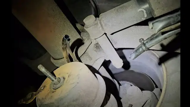 Jak zaślepić siłownik w naczepie? Bezpieczny sposób na dojazd do serwisu